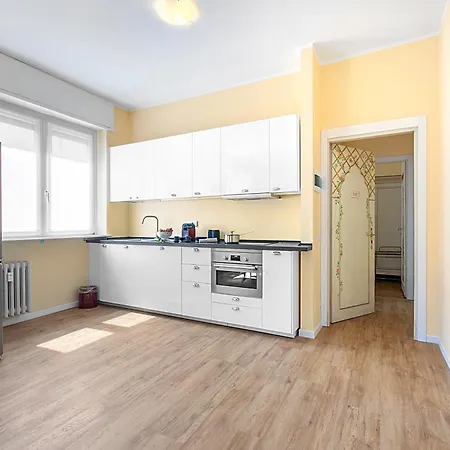 Apartment Strixia 50m From - Happy