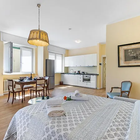 Apartment Strixia 50m From - Happy