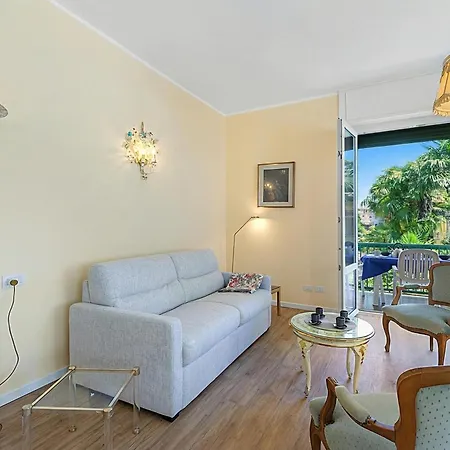 Apartman Strixia 50m From - Happy Stresa