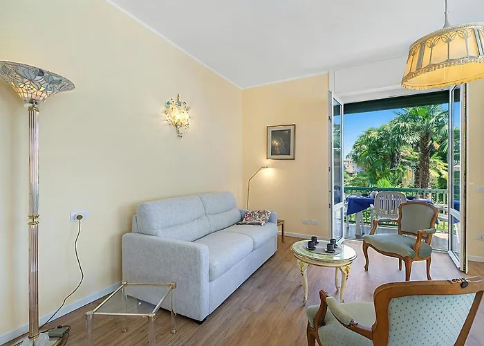 Apartman Strixia 50m From - Happy Stresa